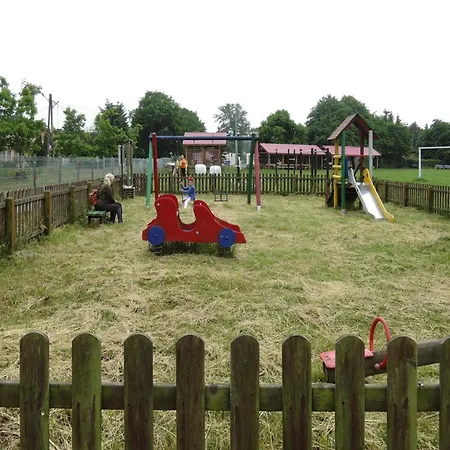 Bungalow With Terrace And Scenic Grounds, Cleaning Included Holiday home Wrzosowo (Kamien)