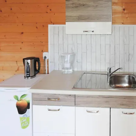 Bungalow With Terrace And Scenic Grounds, Cleaning Included Wrzosowo (Kamien)